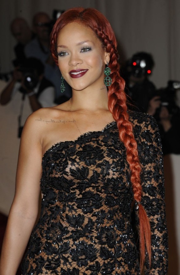 rihanna-hairstyle-extensions-braid-theworldofbergere